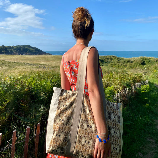 <img src=IMG_BVWKE8478_le_grand-cabas_colette.jpg" alt="