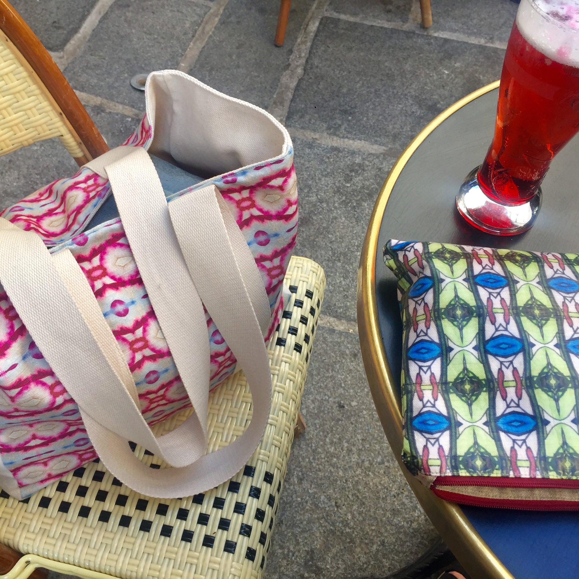 [html] <img src= »cabas-am-vue-dessus-chaise-terasse_jpg » /> [/html]